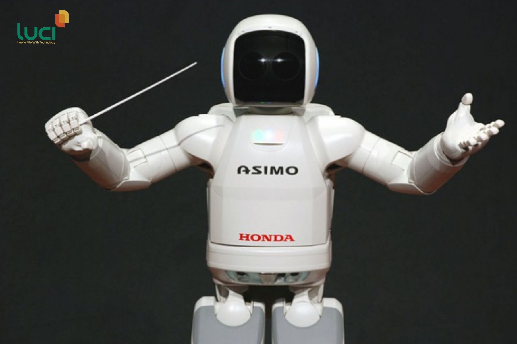 ASIMO chỉ huy dàn nhạc giao hưởng năm 2008