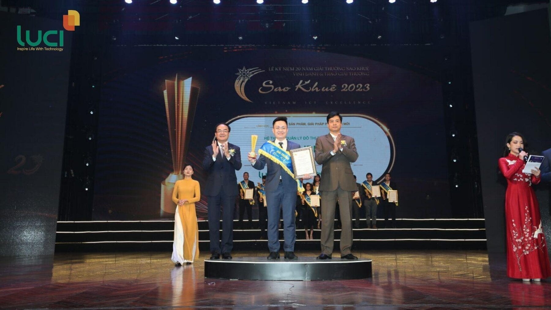 Luci vinh dự nhận giải thưởng Sao Khuê năm 2023